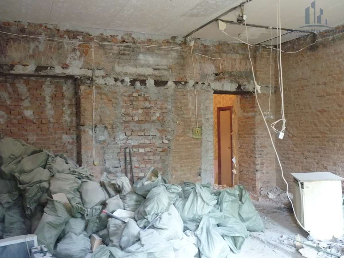 Сбивка штукатурки со стен от строительной компании Русский Мастеровой