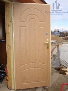 Монтаж одинарной двери  (137-я серия) от строительной компании Русский Мастеровой